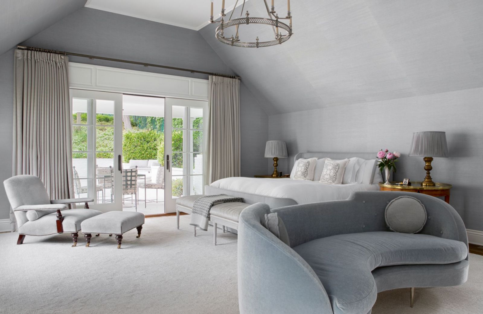 The grey-hued master suite with an airy terrace (Photo: Karyn Millet)