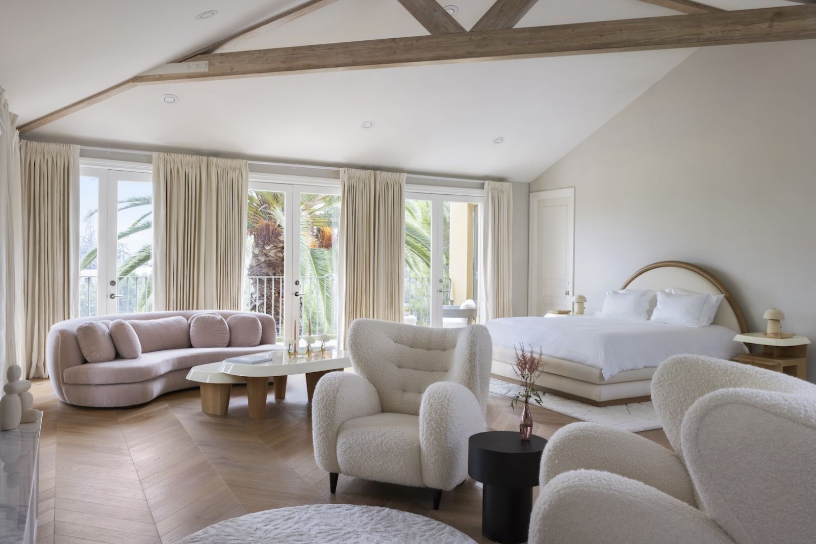 Wooden floorboards and exposed ceiling beams in the master bedroom (Photo: Ema Peter Photography)