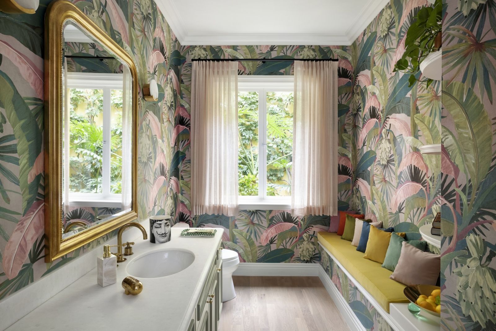 The powder room adorned with large tropical prints that pay homage to the clients’ travels (Photo: Ema Peter Photography)