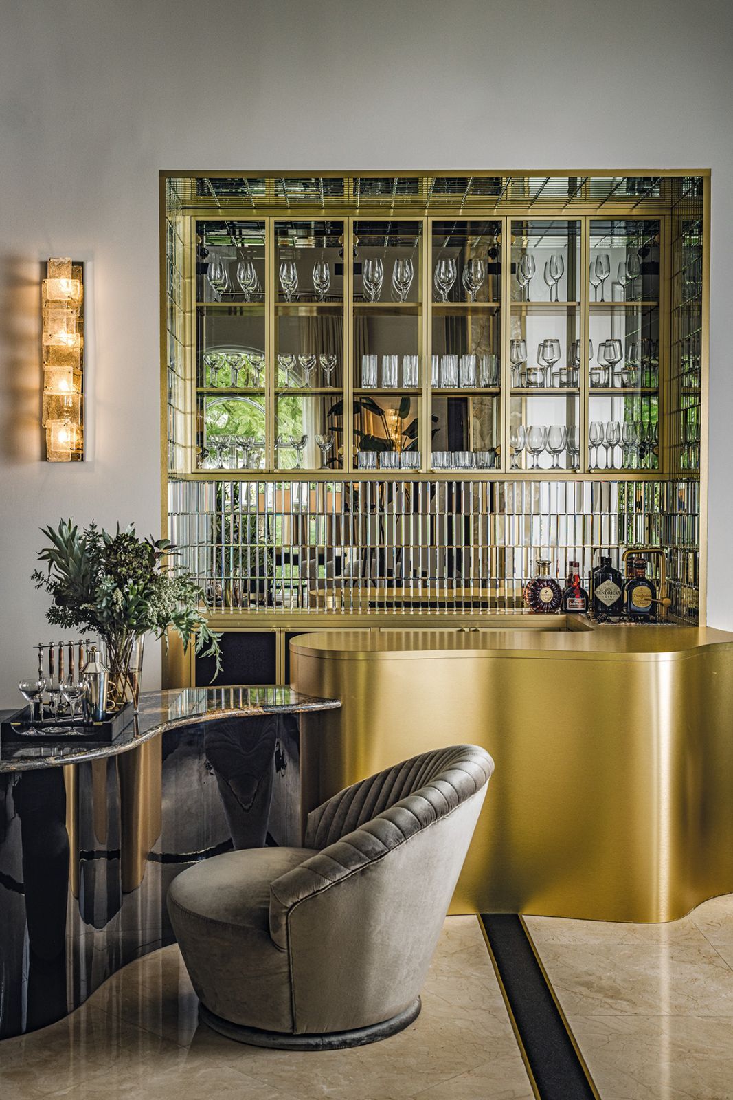 The brass finished bar is reminiscent of a luxurious speakeasy (Photo: Pablo Enriquez)