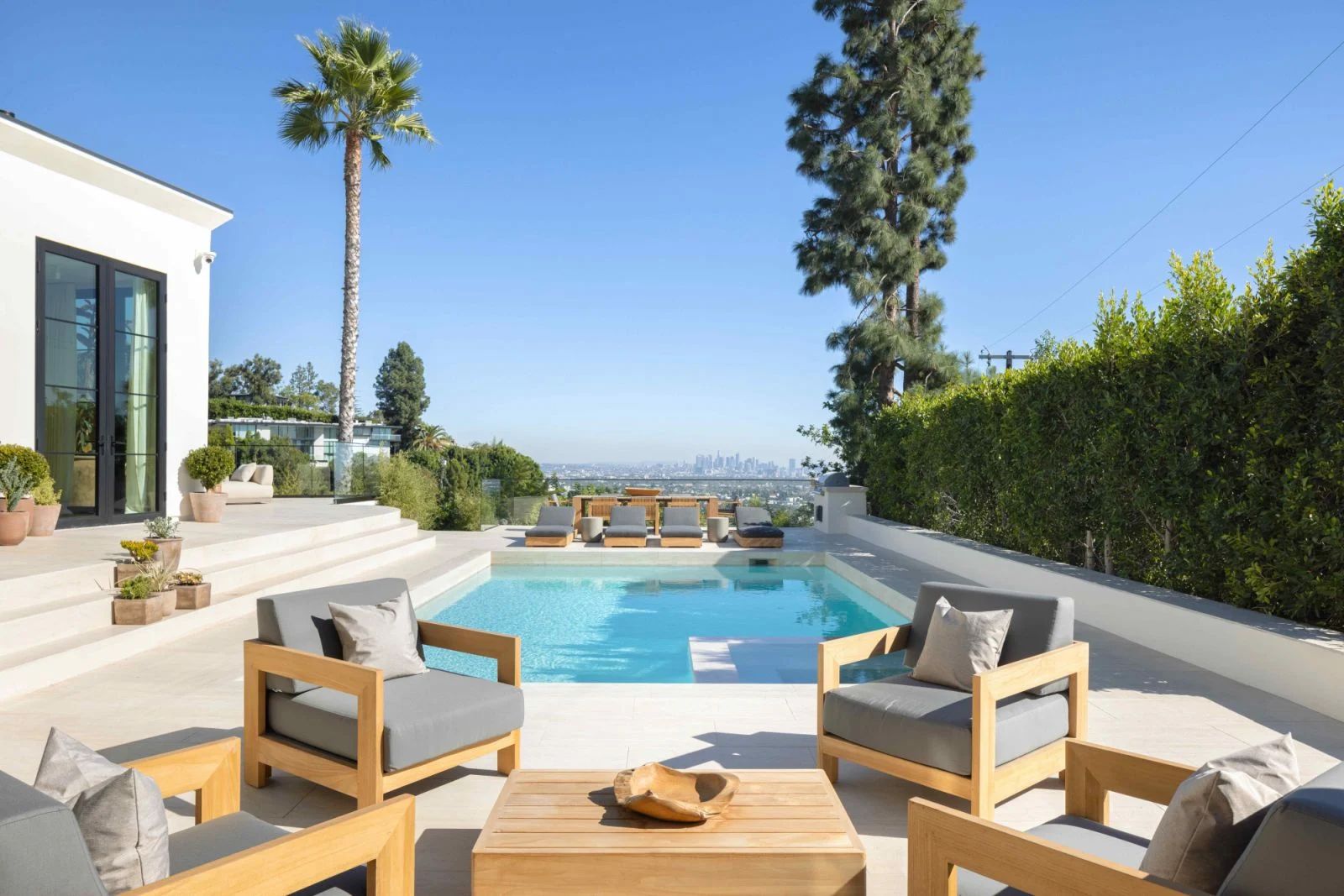 Breathtaking views of the Los Angeles skyline from the outdoor terrace (Photo: Sam Frost)