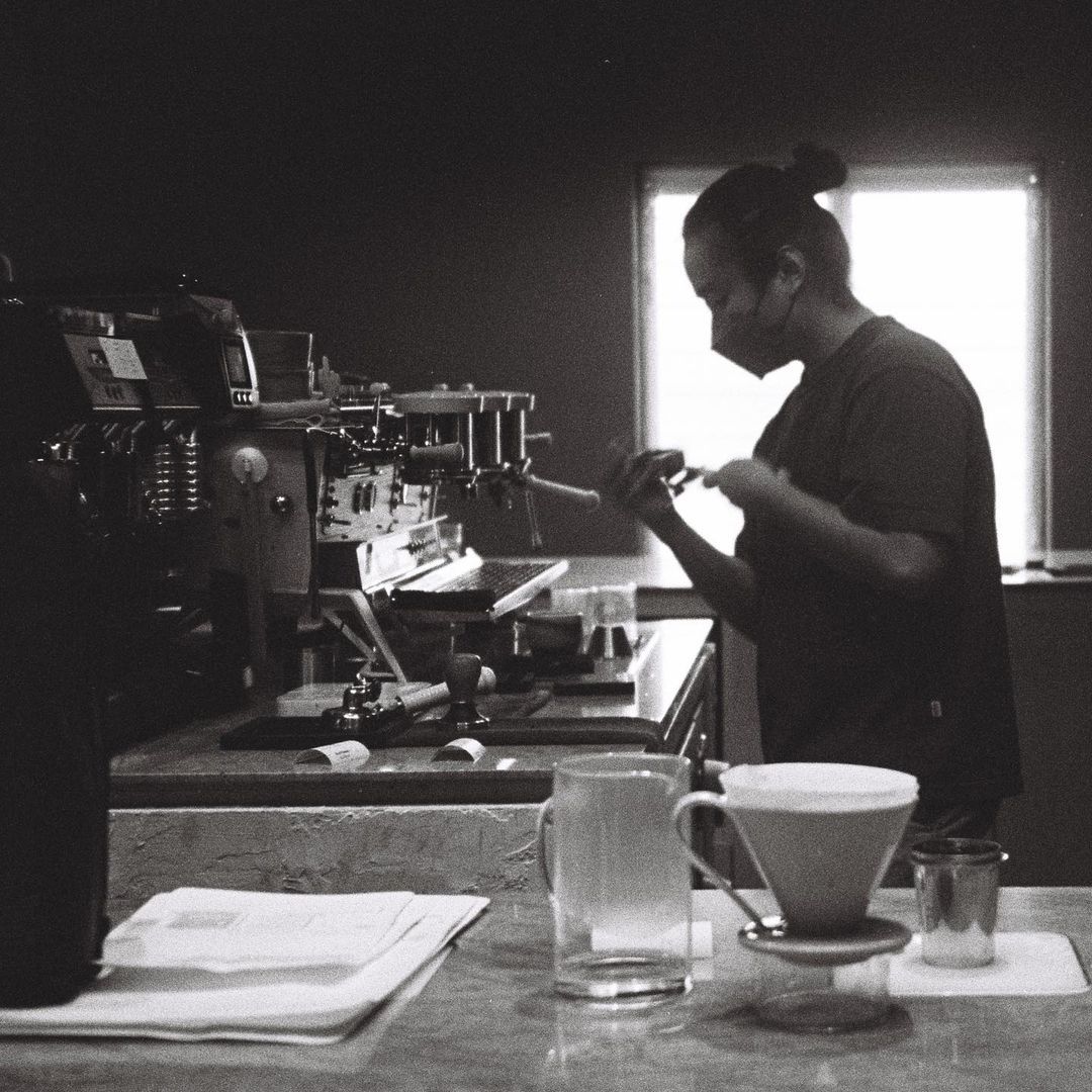 A barista's process (Photo: Instagram @onehalf_coffee)