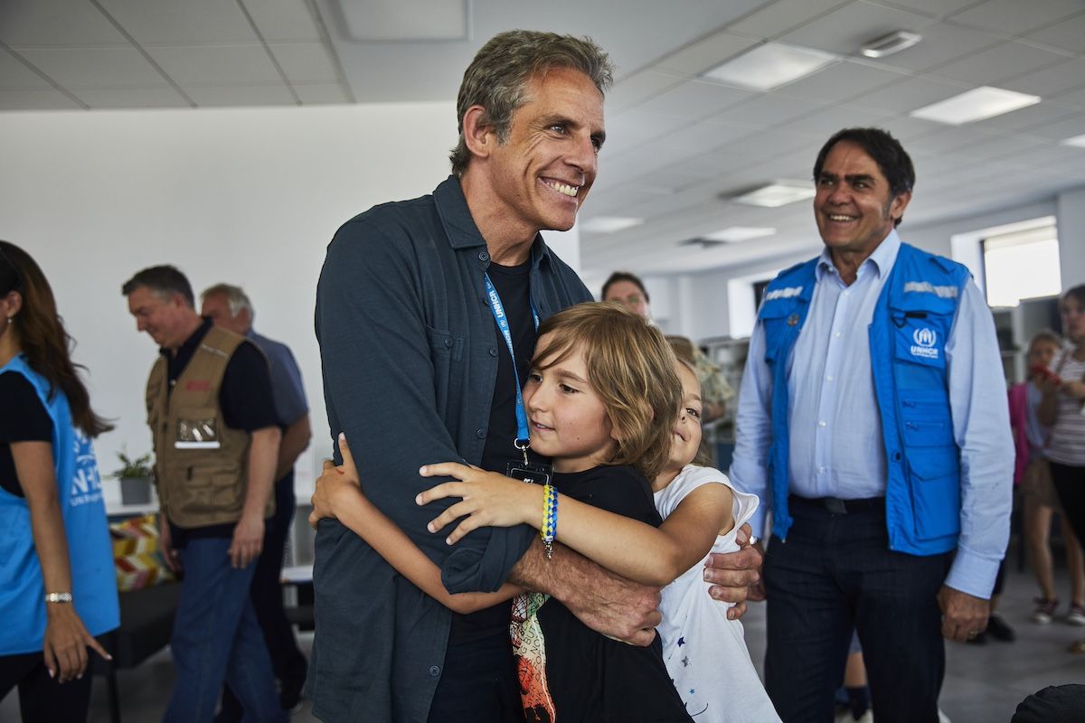 Goodwill Ambassador Ben Stiller meets with children at a UNHCR Protection Hub in Poland providing psychosocial support, SGBV prevention and response and child protection and legal aid services. Image: UNHCR/Andrew McConnell