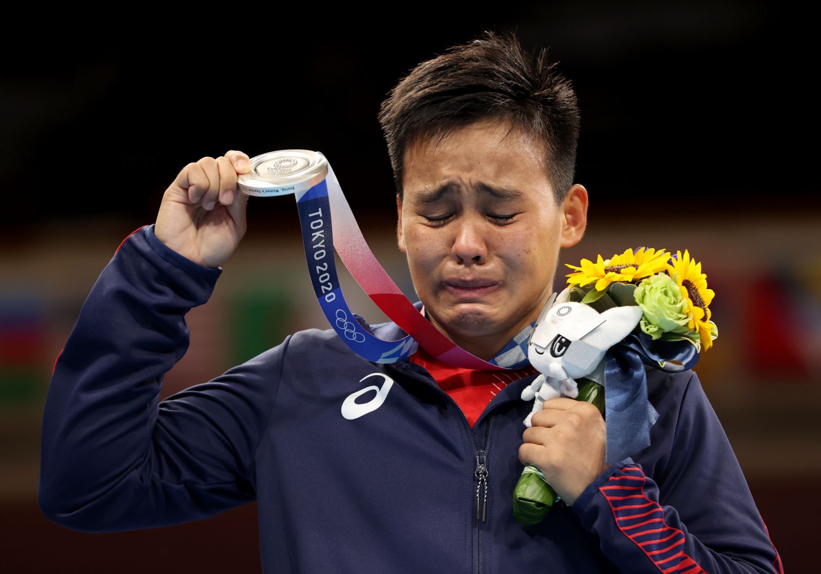 Nesthy Petecio displaying her silver medal at the 2020 Summer Olympics (Photo: Dan Mullen / Getty Images)