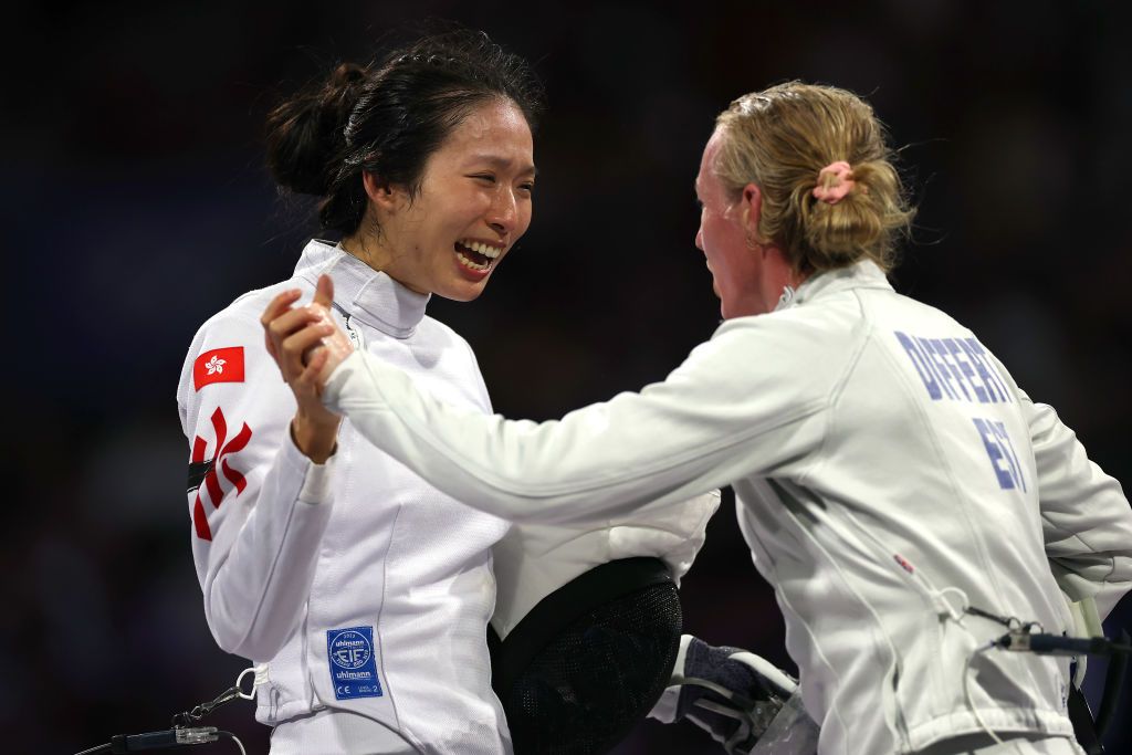 French fencer Auriane Mallo congratulates Kong after she won the competition at the Paris 2024 Olympics (Photo: Getty Images)