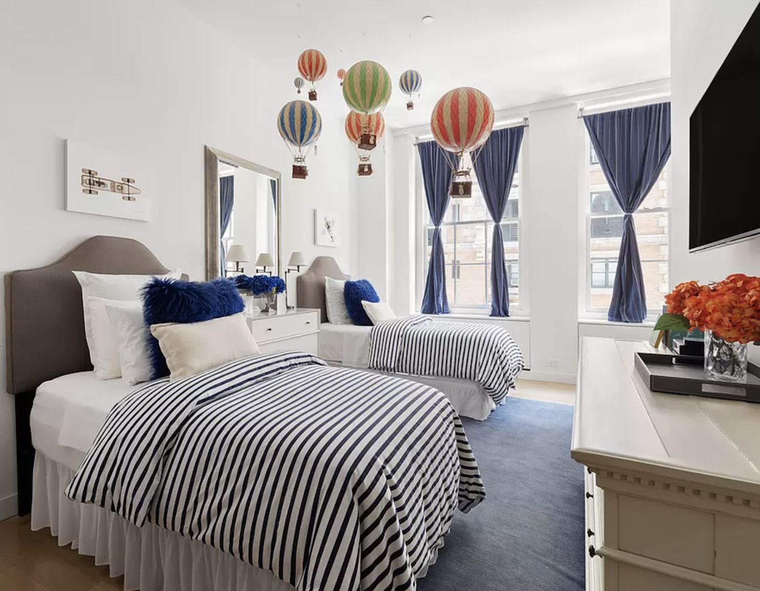 One of the bedrooms (Photo: Courtesy Brown Harris Stevens)