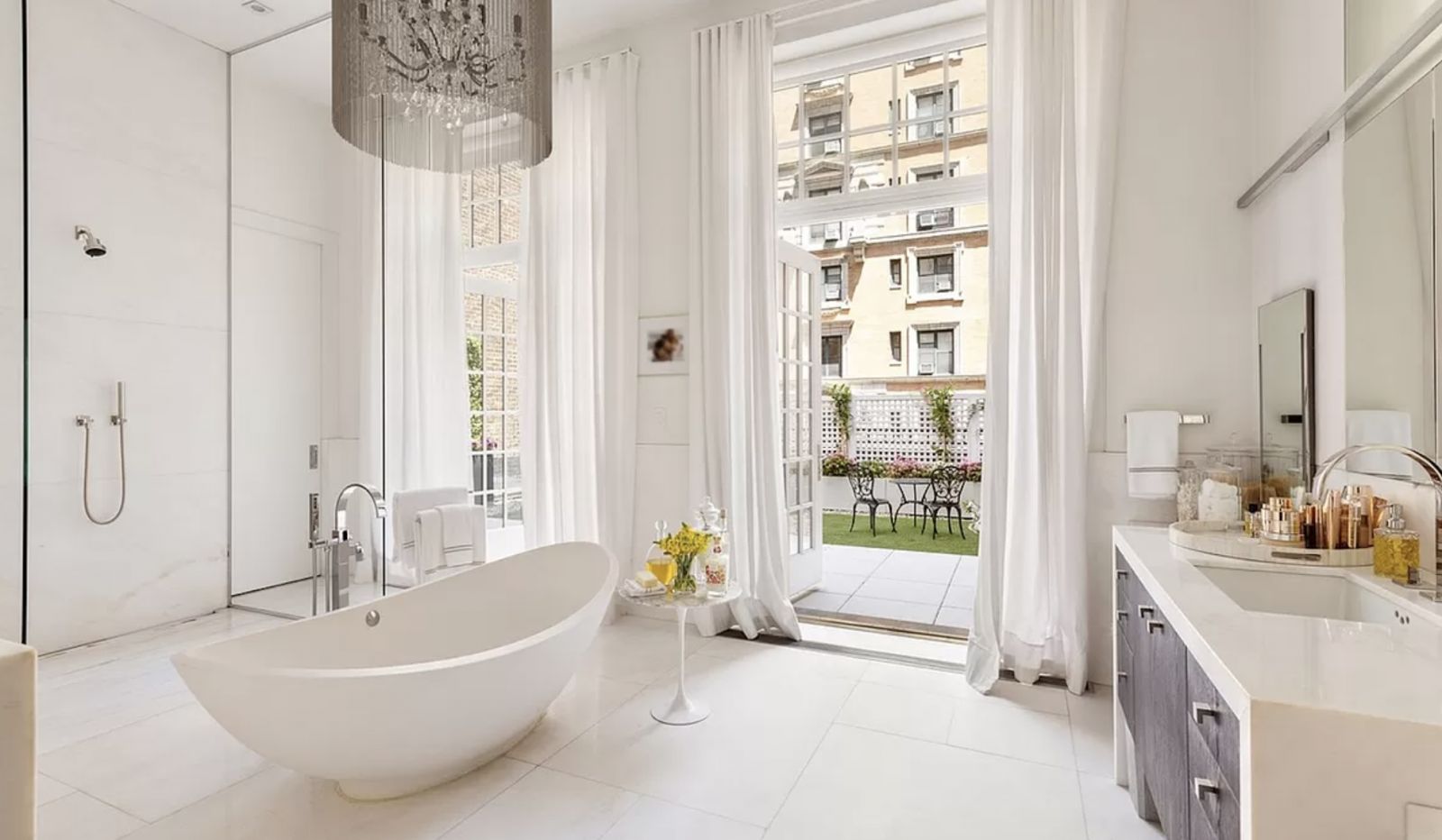 One of the bathrooms in the master bedroom (Photo: Courtesy Brown Harris Stevens)