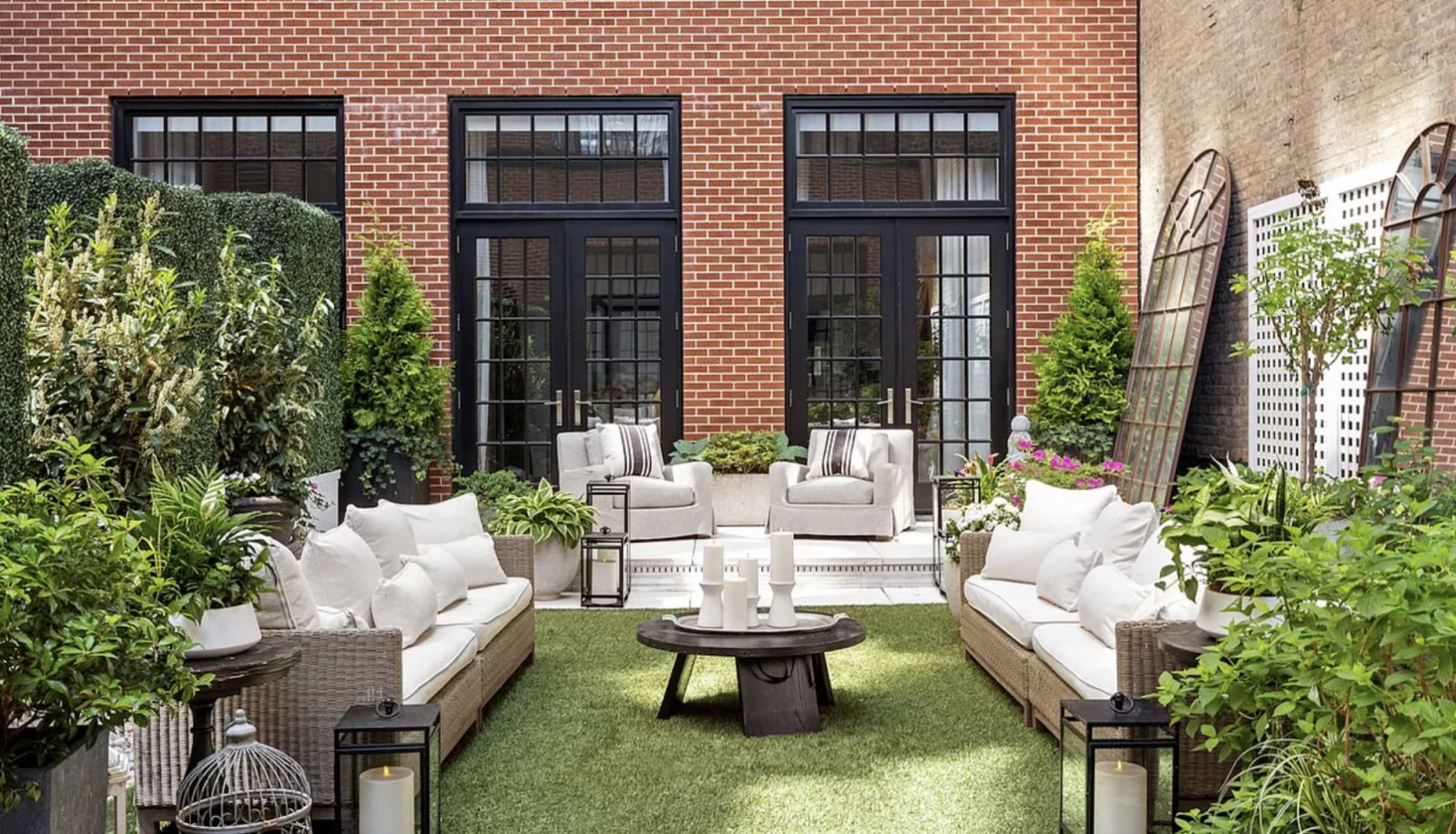 Lounge seating on one of the terraces (Photo: Courtesy Brown Harris Stevens)